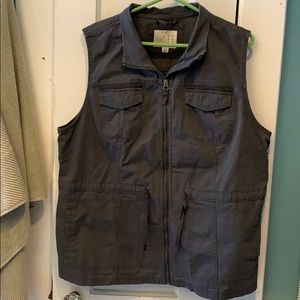 EUC dark grey cargo vest. Size XXL